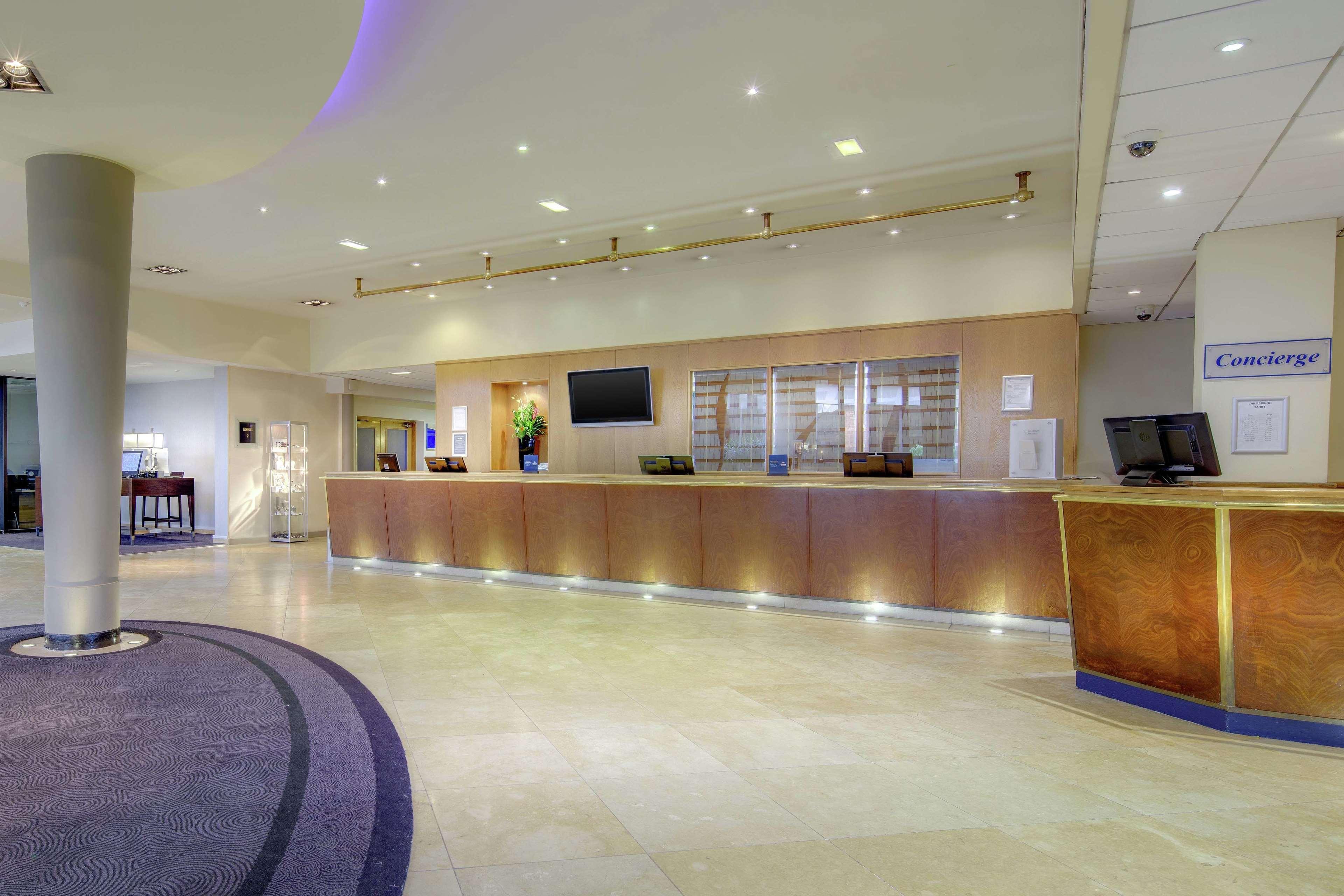 Doubletree By Hilton Manchester Airport 4*