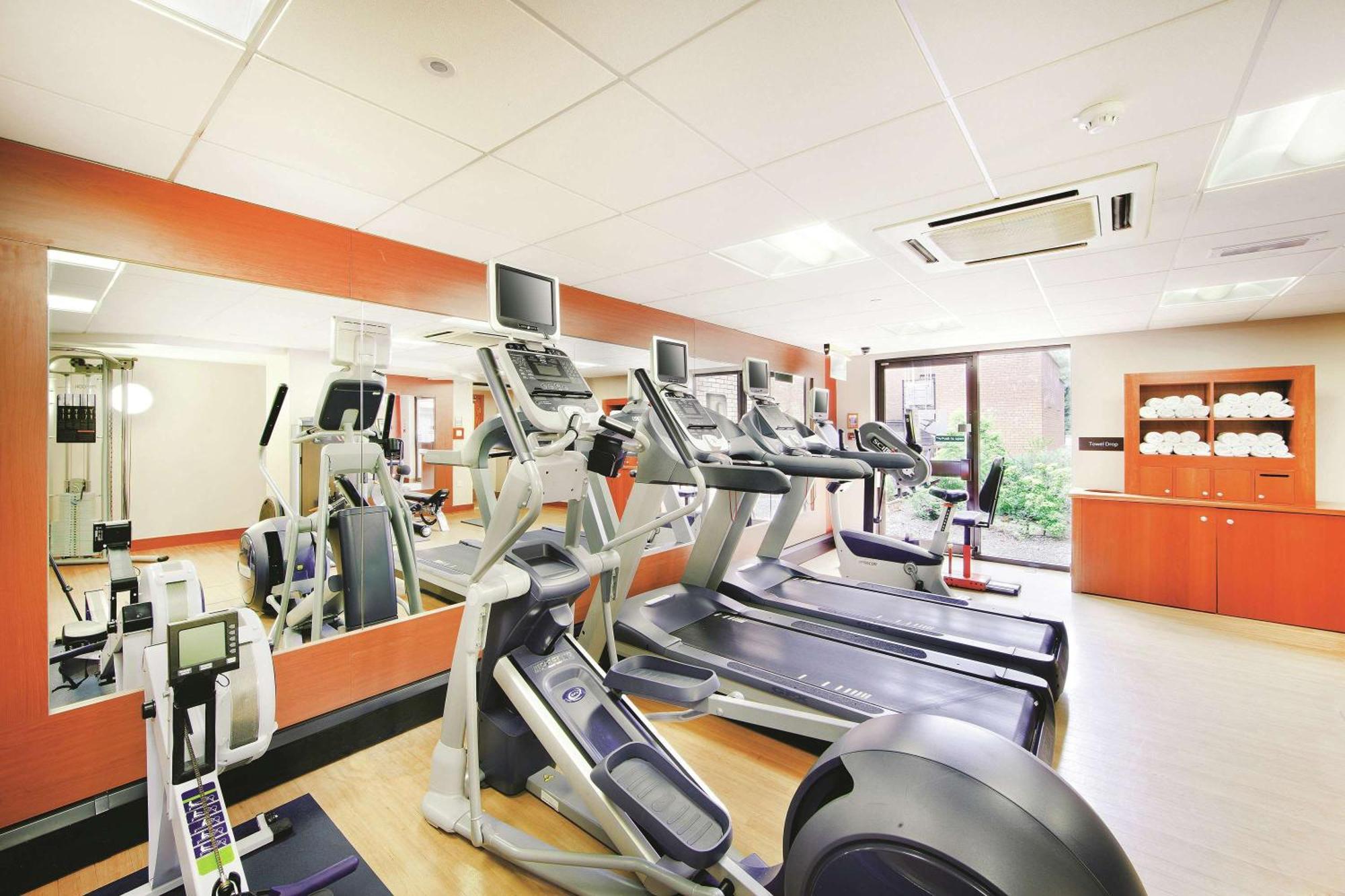 Doubletree By Hilton Manchester Airport 4*