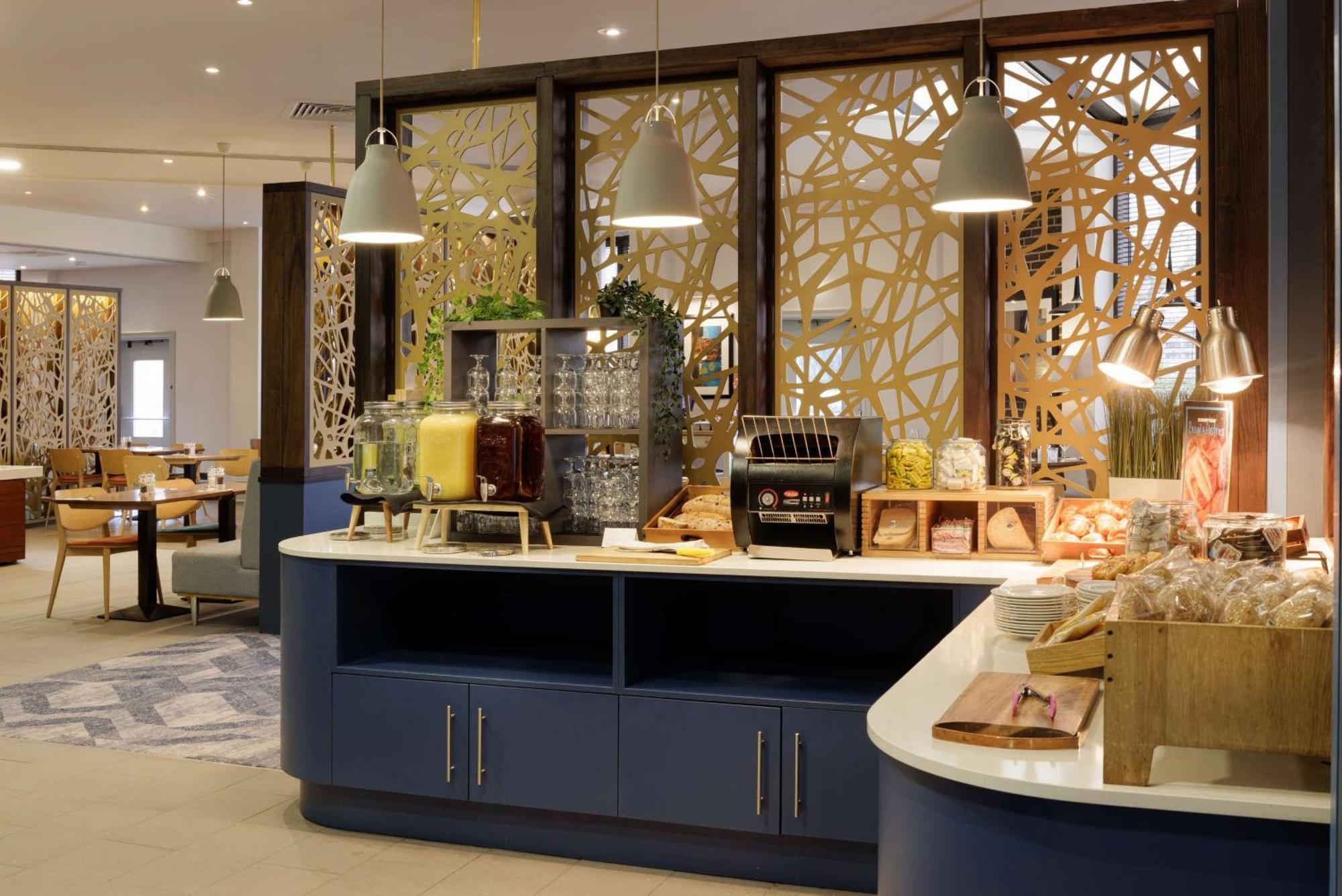 Doubletree By Hilton Manchester Airport 4*