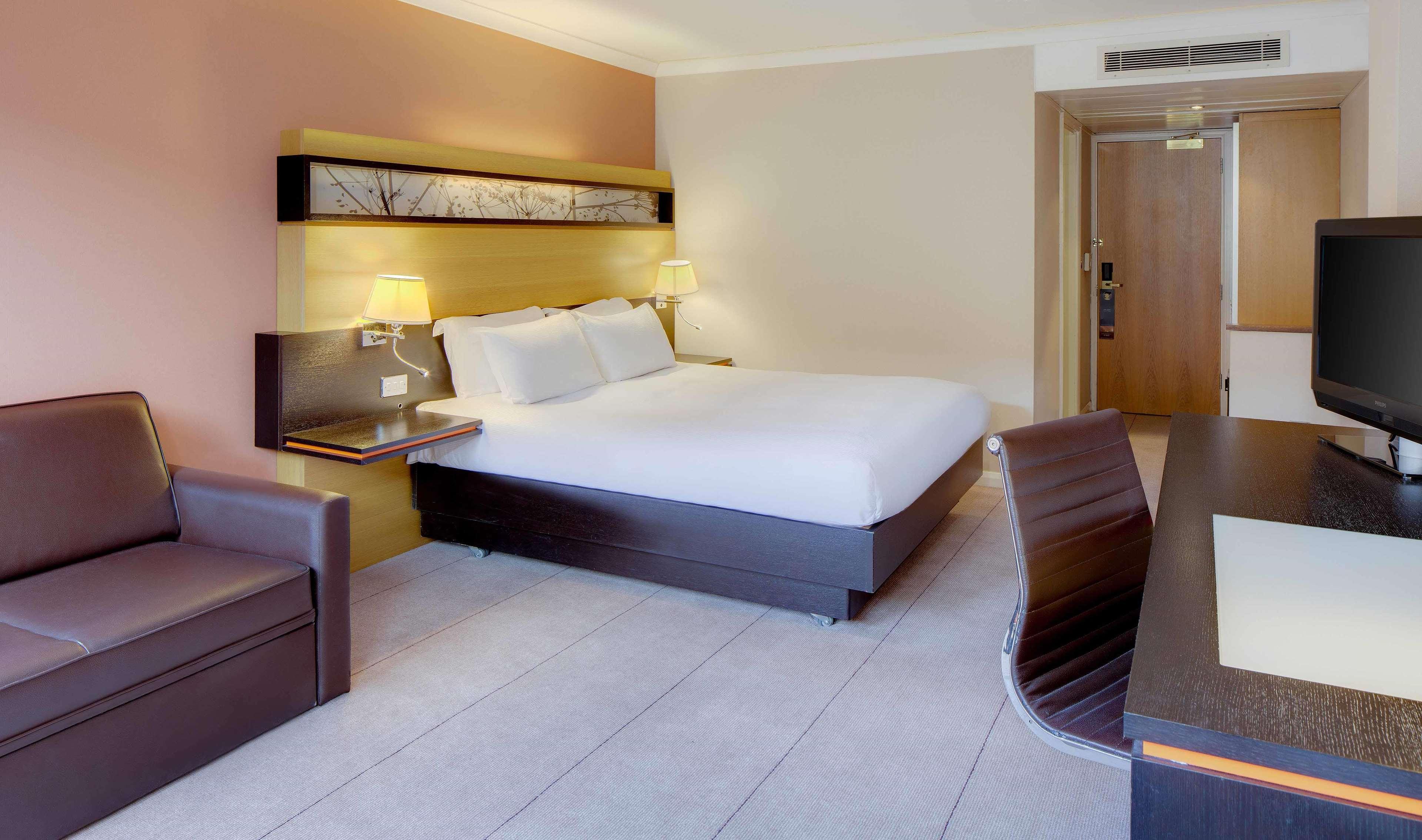 Doubletree By Hilton Manchester Airport 4*