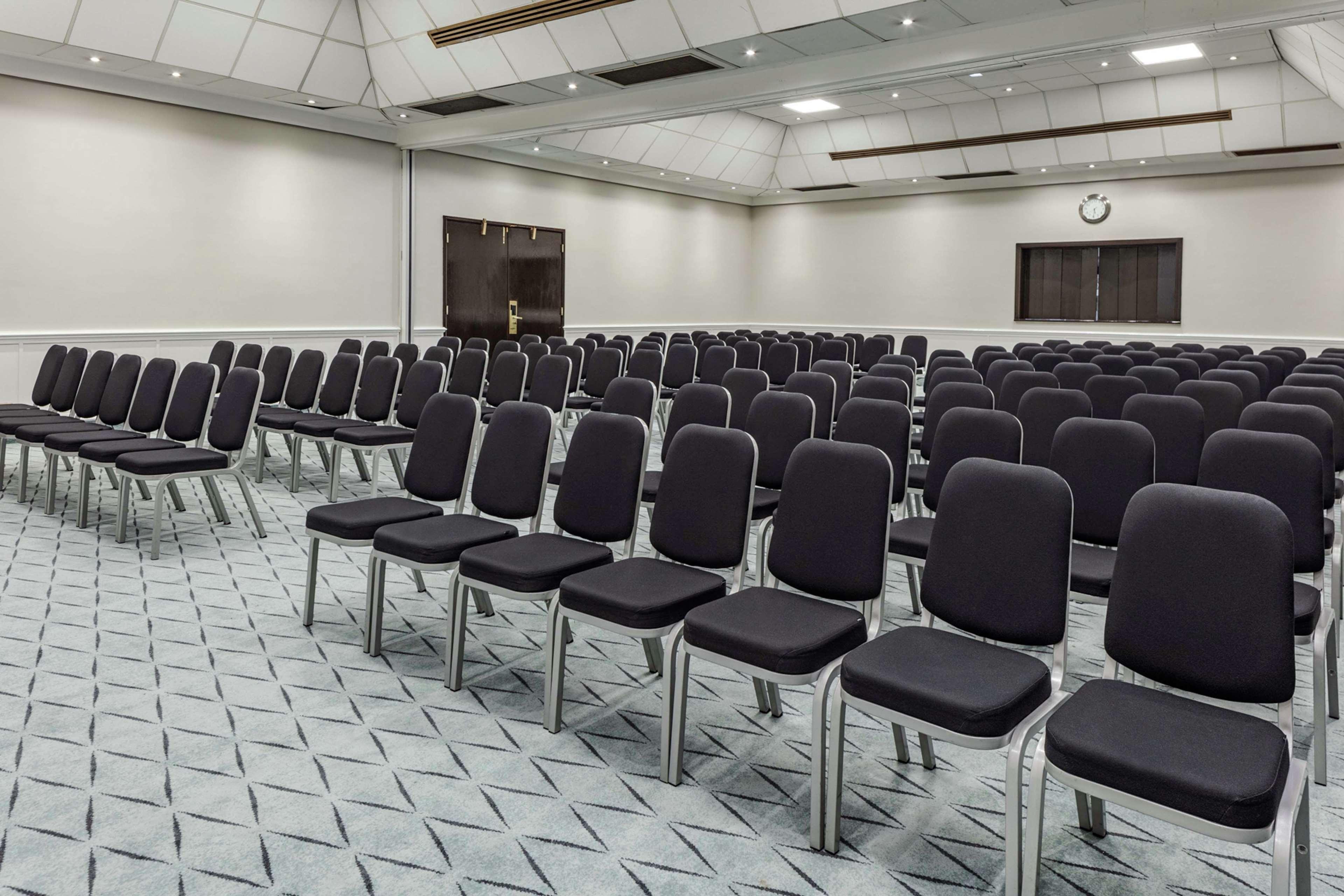 Doubletree By Hilton Manchester Airport Hotel 4*